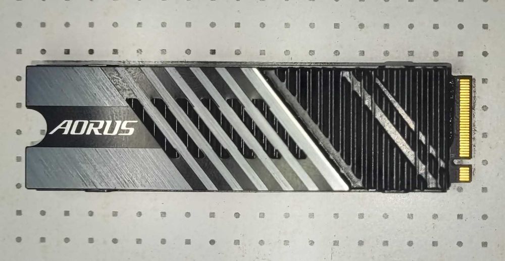 SSD накопичувач Gigabyte Aorus Gen4 7000s Prem 1TB (health 100%)