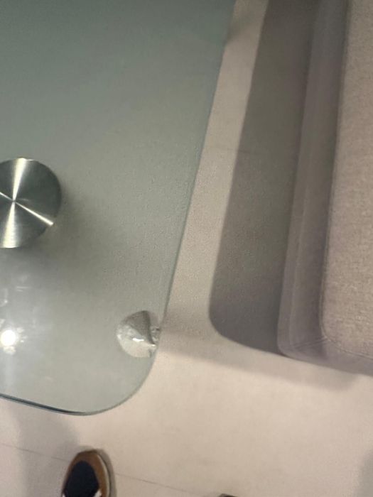 mesa de vidro com pernas em inox