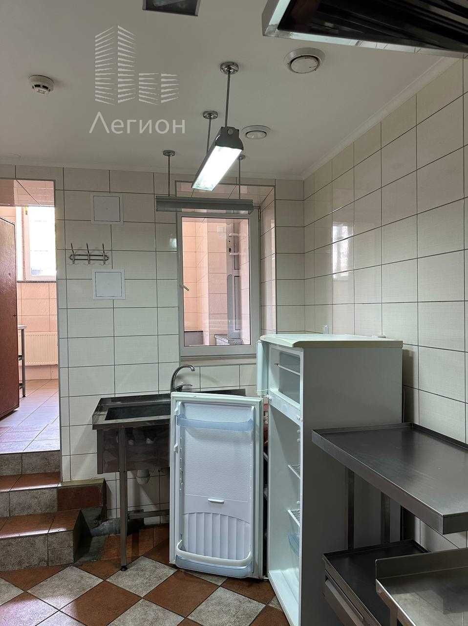 Сдам оборудованную кухню 35м2, цокольный этаж, м.Архитектора Бекетова!