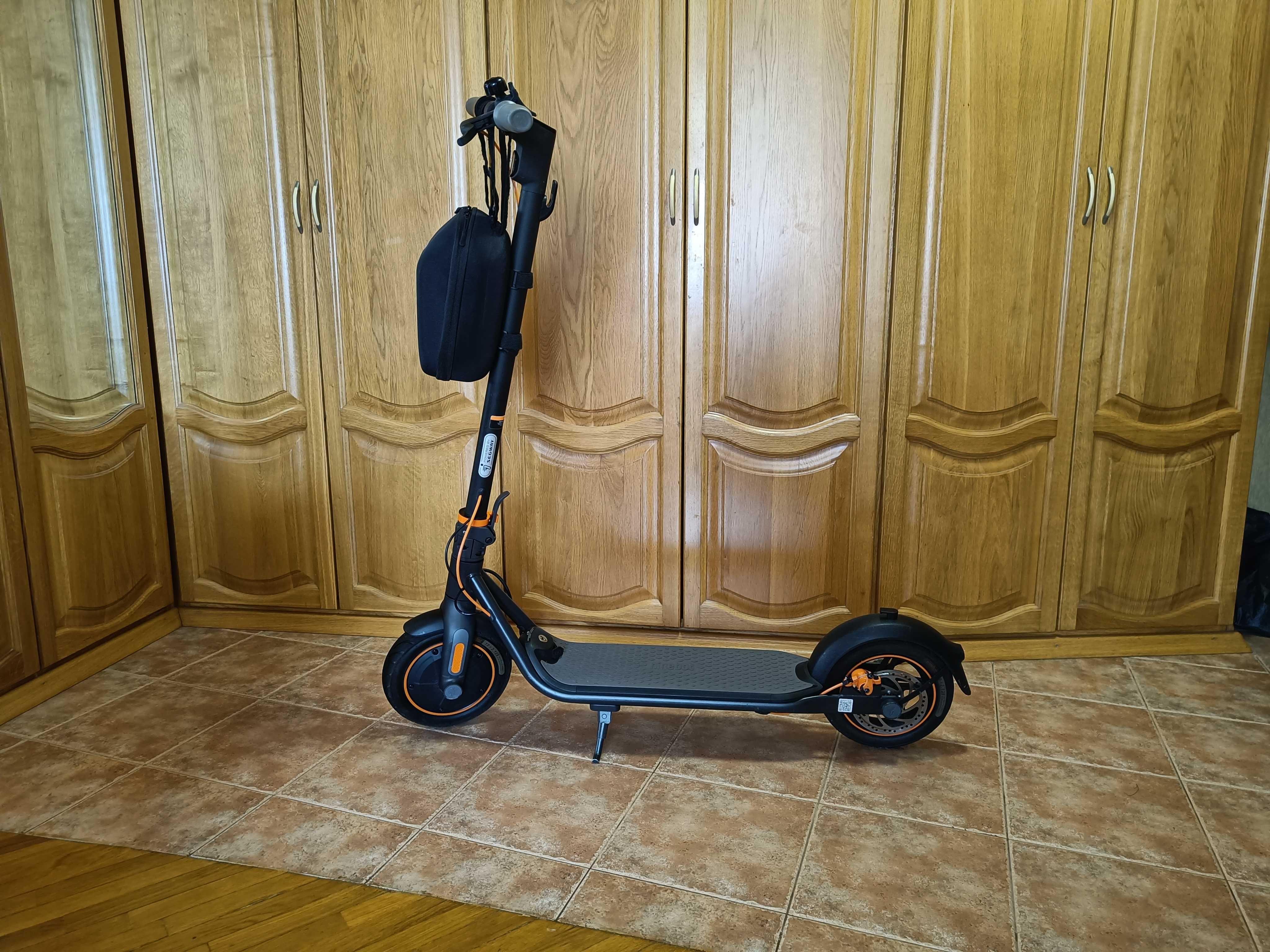 Електросамокат Segway Ninebot F40