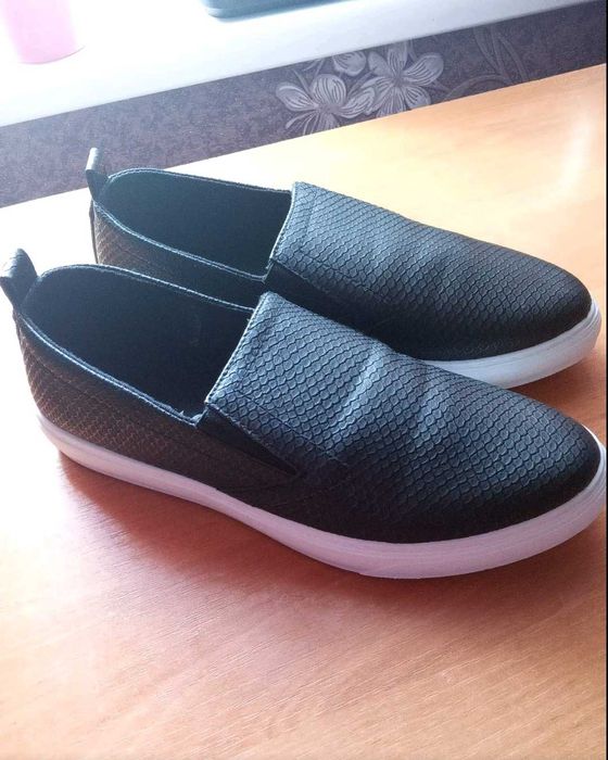 Продам мокасины женские