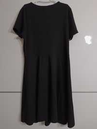 Sukienka czarna z nierozpinanymi guzikami, prążkowana, krótki rękaw