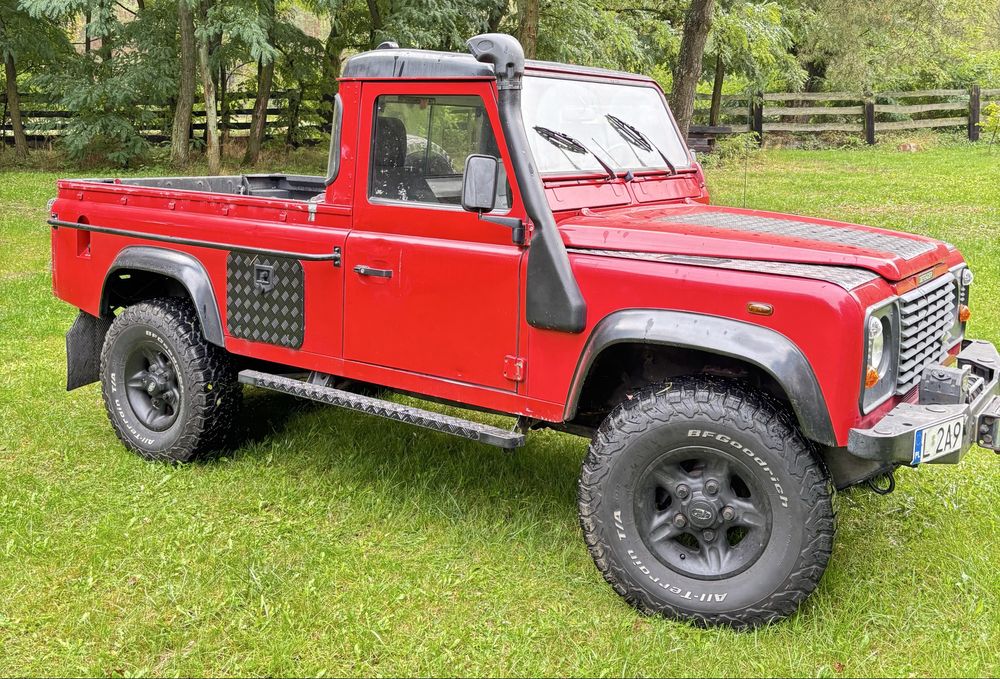Land Rober Defender 110 pickup