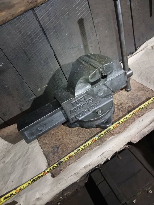 лещата тиски ключі наковальня