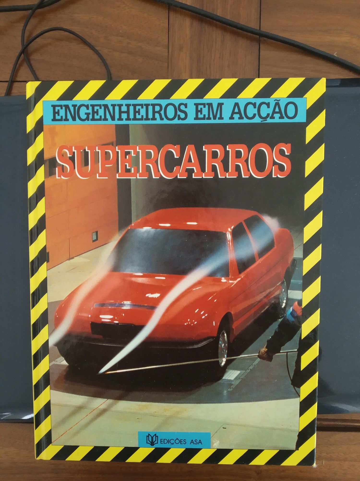 Vendo Livro SuperCarros (Mike Trier)