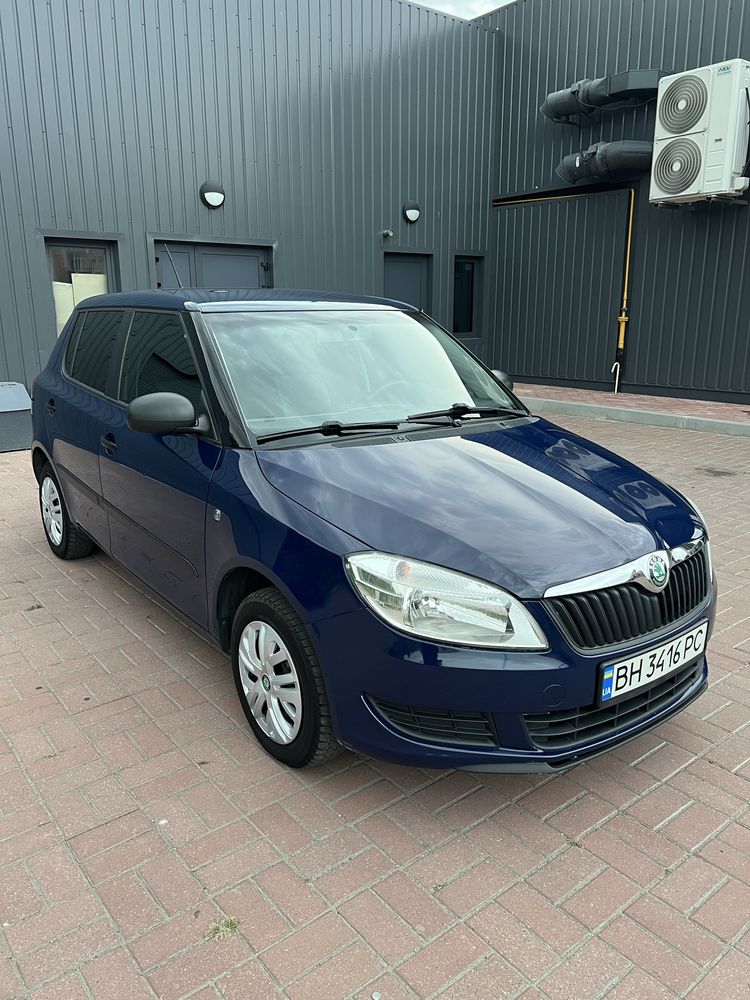 Продам Skoda Fabia 2011 года газ-бензин