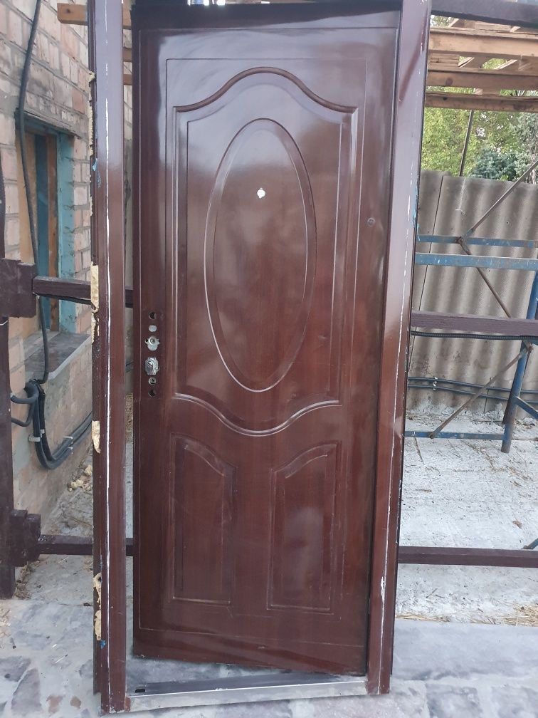 Продам двери вхідні