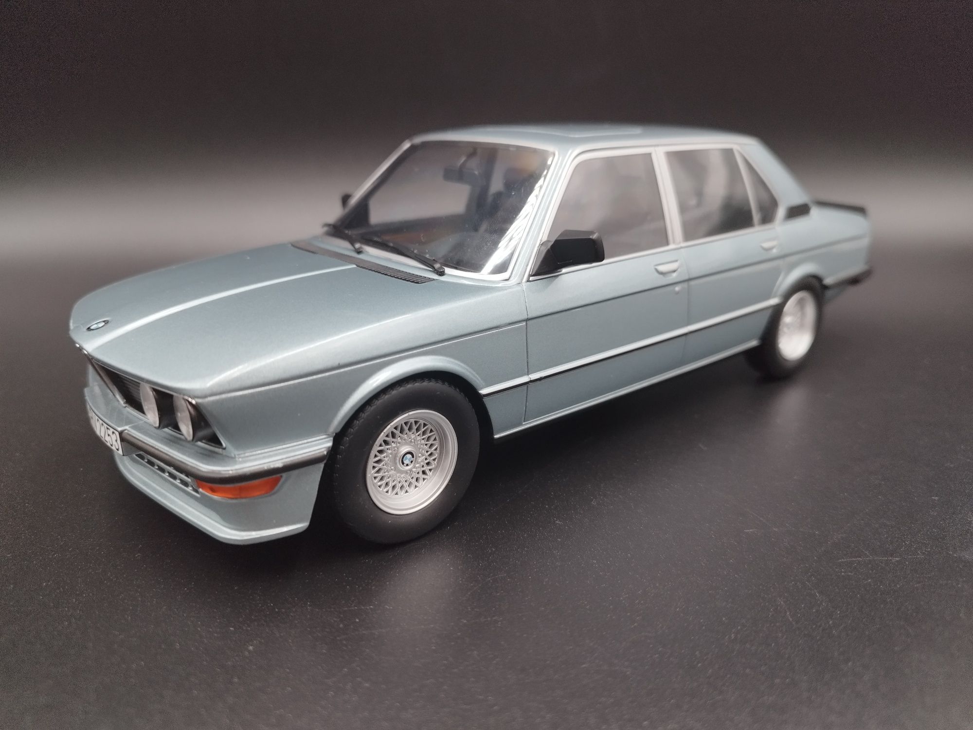 1:18 Norev 1980 BMW M535i E12 –light blue metallic