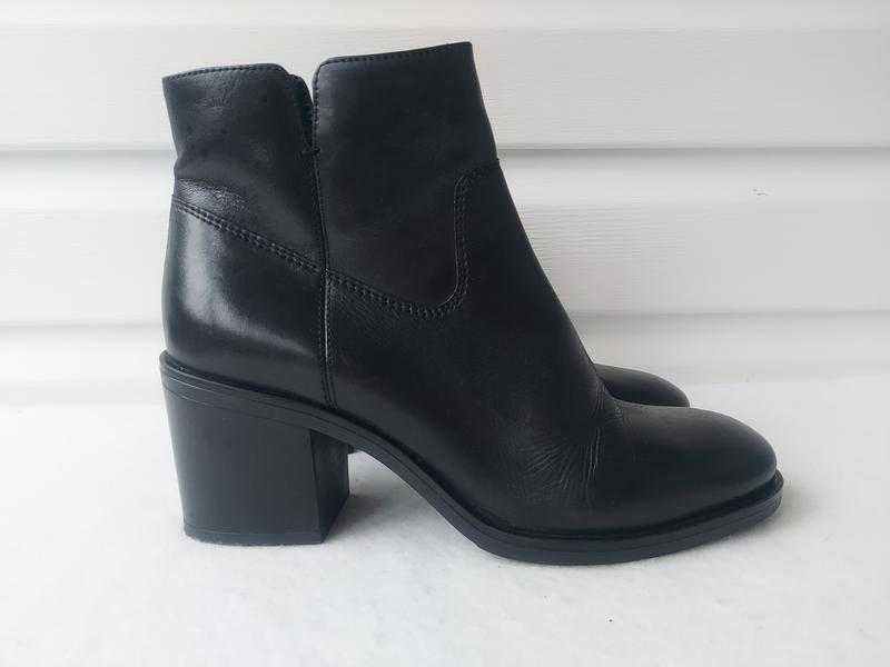 Жіночі шкіряні ботинки батильони clarks valvestino lo