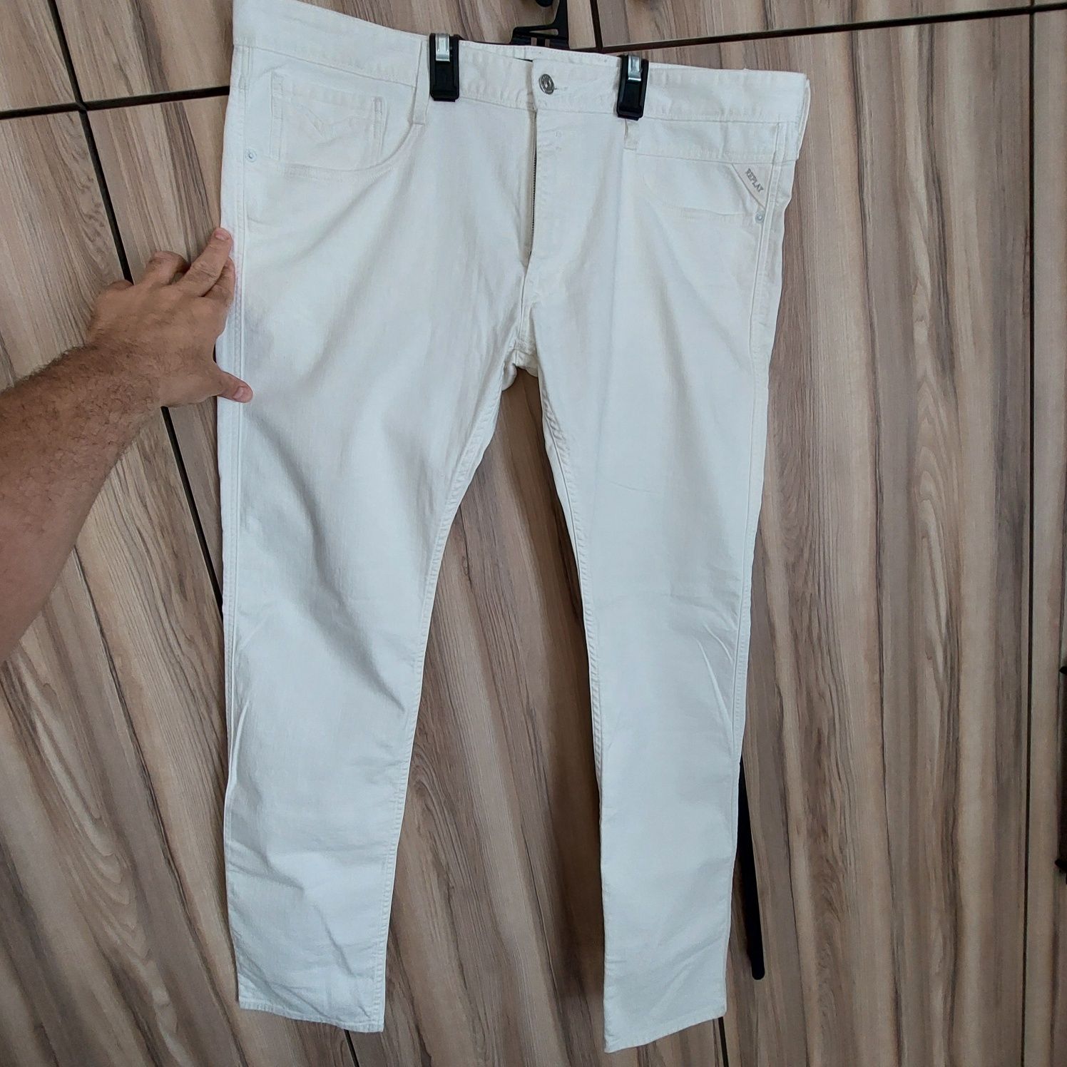 Spodnie jeansowe Replay Anbass, slim fit M914, Biały, roz. 40