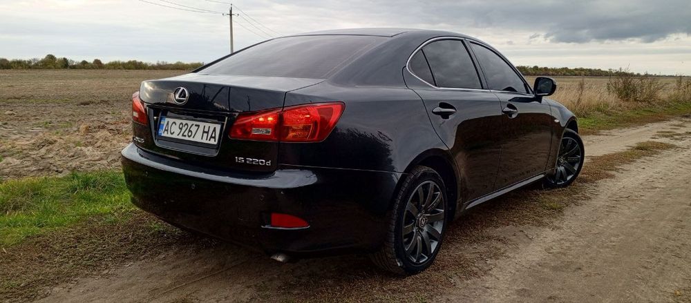 Продам Lexus is 220