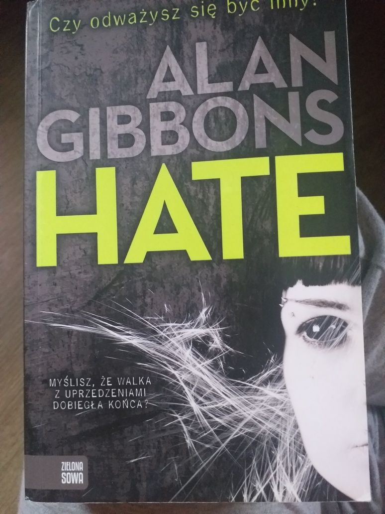 Alan Gibbons "Hate"