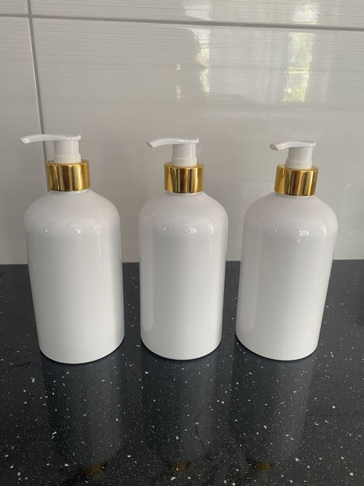 Новий набір дозаторів для ванної