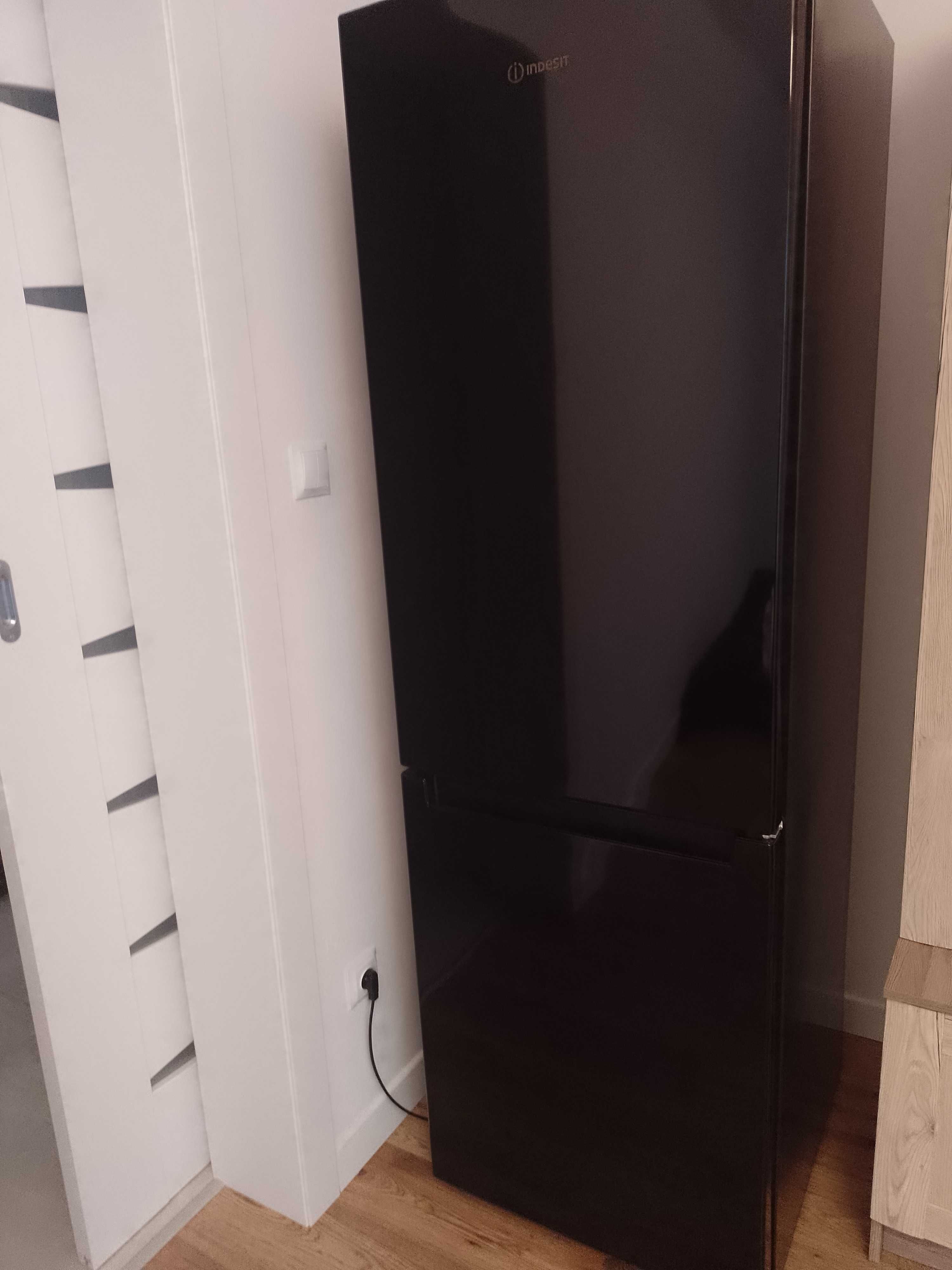 Lodówka Indesit Nowa LI8 S1E K 189 cm czarny