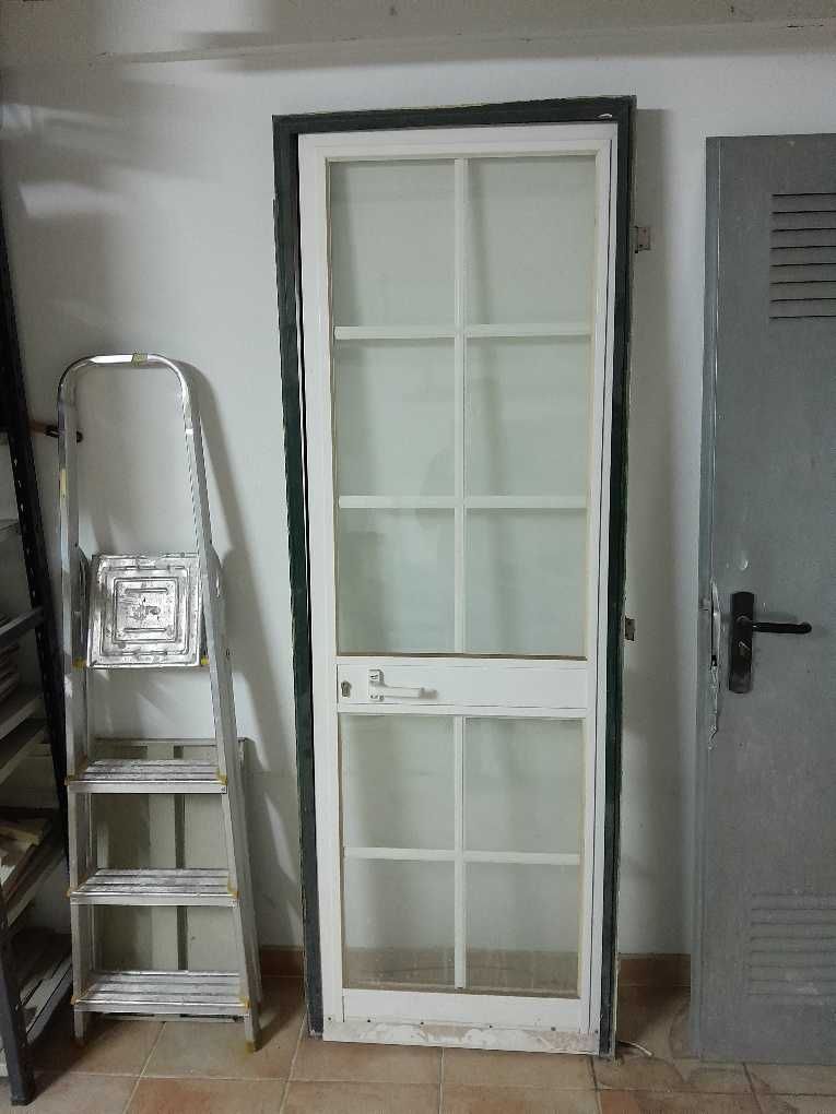 Portas de madeira e aluminio interiores