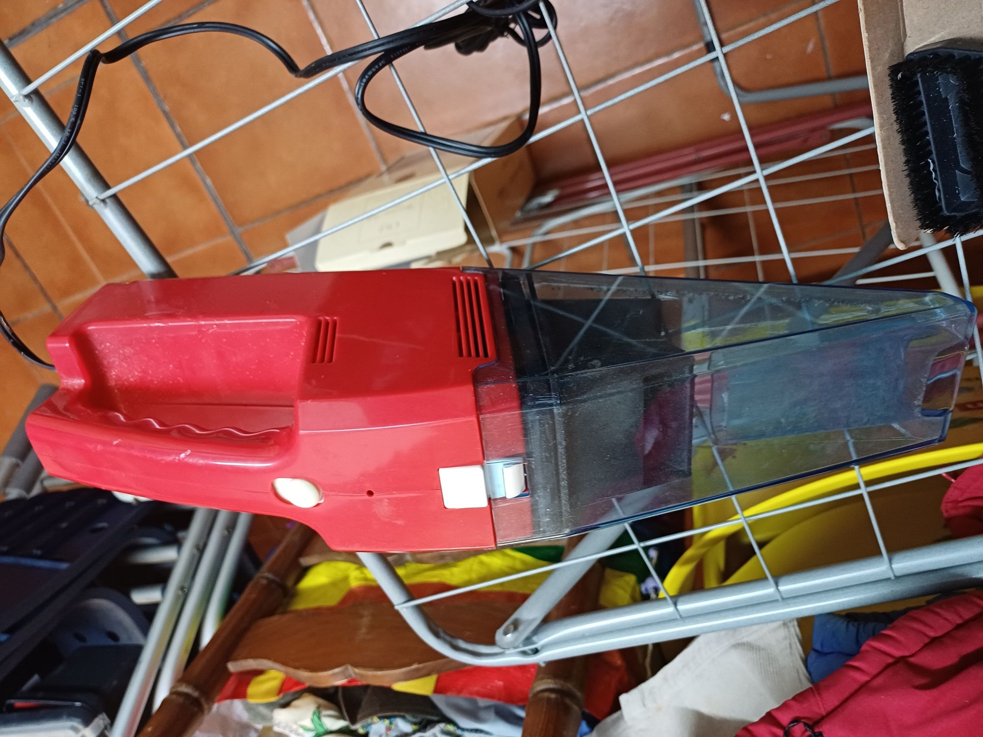 Aspirador de Mão para Carro com Fio Plug Isqueiro (120 W - 12 V)