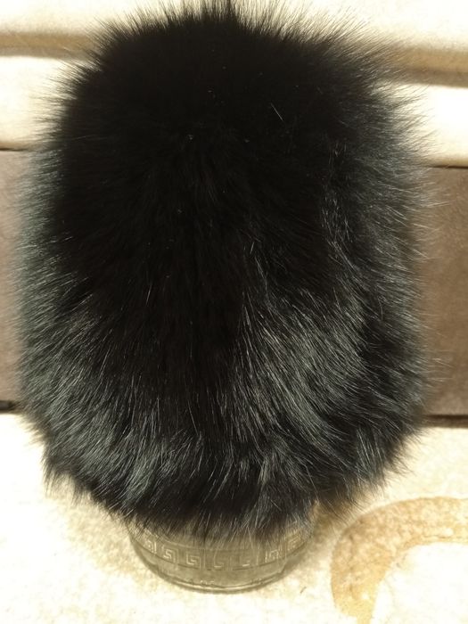 Хутряна в'язана шапка