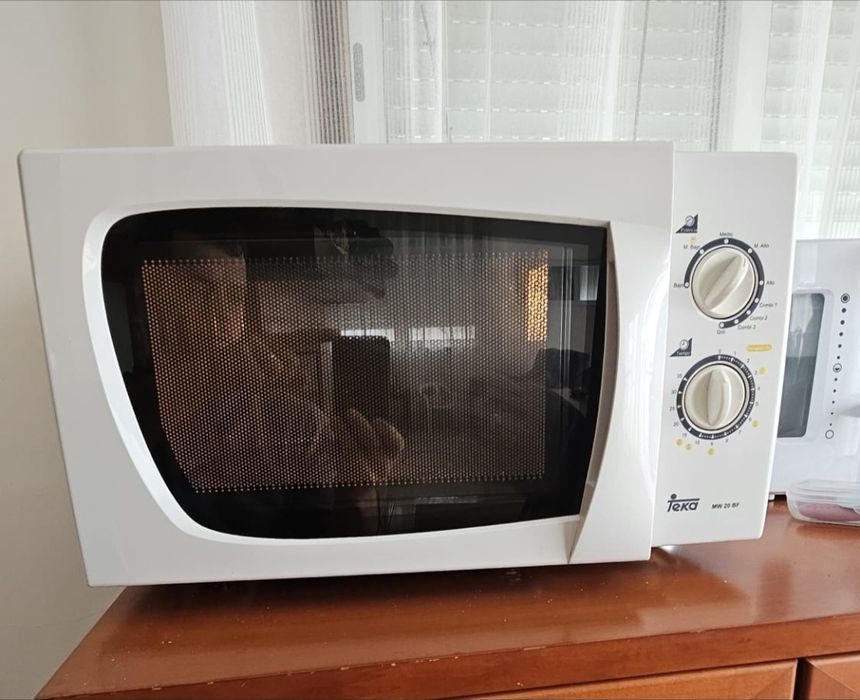 Micro-ondas com Grill Teka MW 20 BF

Capacidade: 20 Litros
Potência: 8