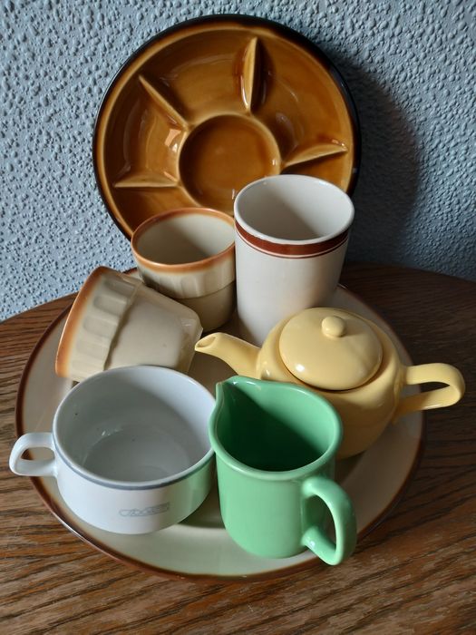 Naczynia porcelitowe prl  Pruszków komplet