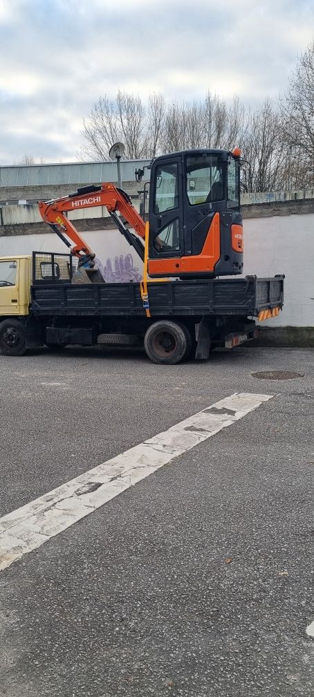 Serviço de mini Giratoria com condutor