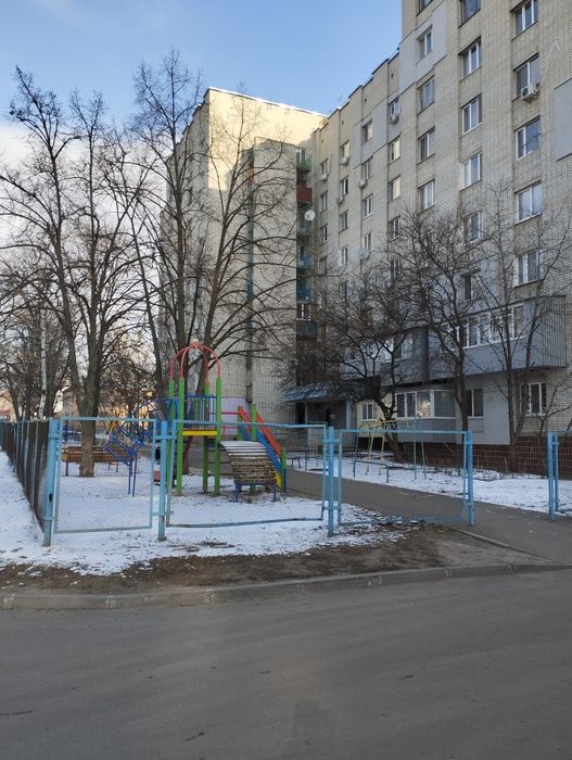 Продам 1 комнатную гостинку в районе Одесской