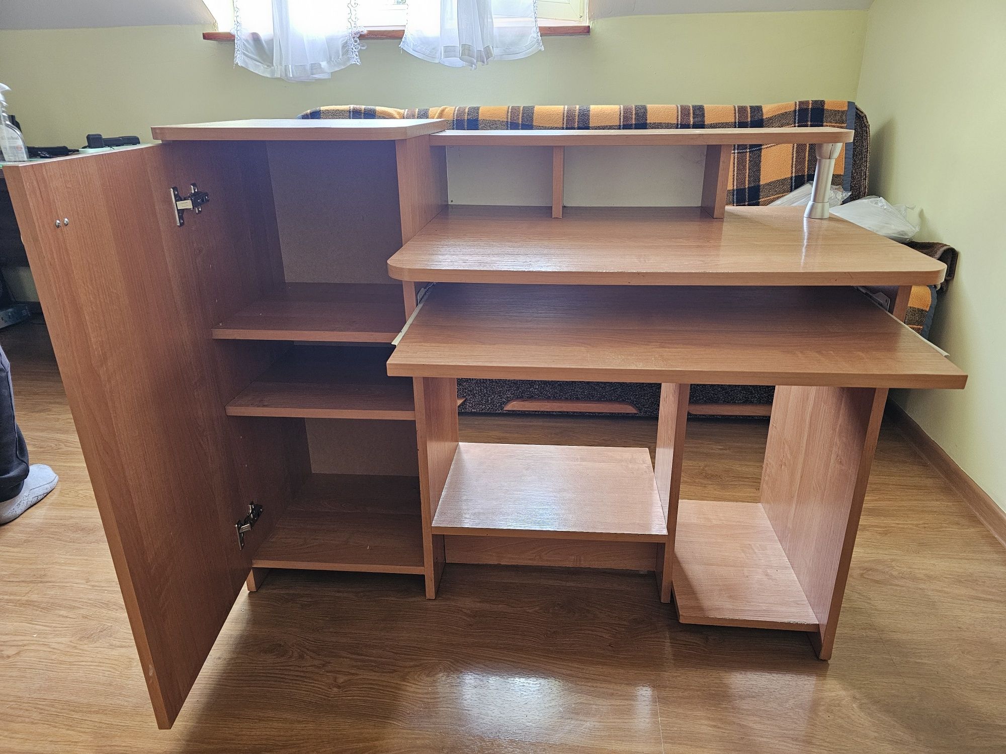 Sprzedam używane biurko, idealne dla ucznia