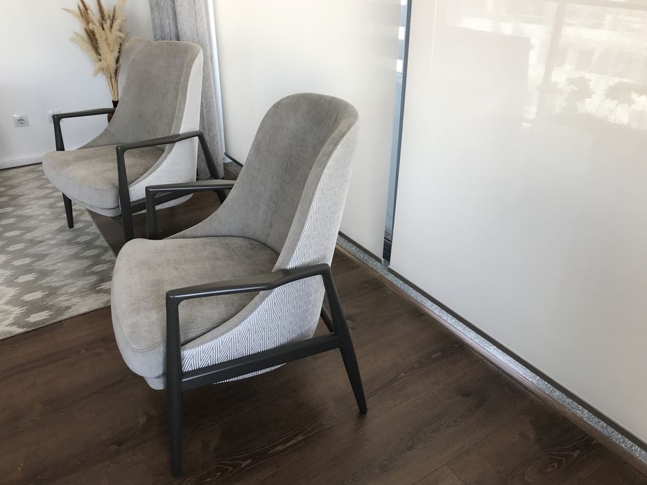 2 Poltronas com oferta das almofadas..