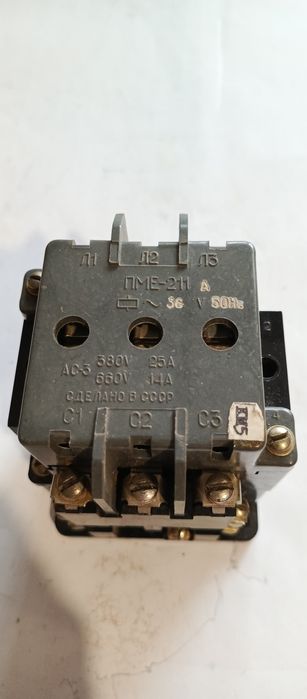 Rosyjski masywny porządny stycznik