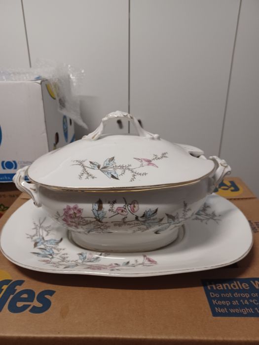 Terrina em porcelana