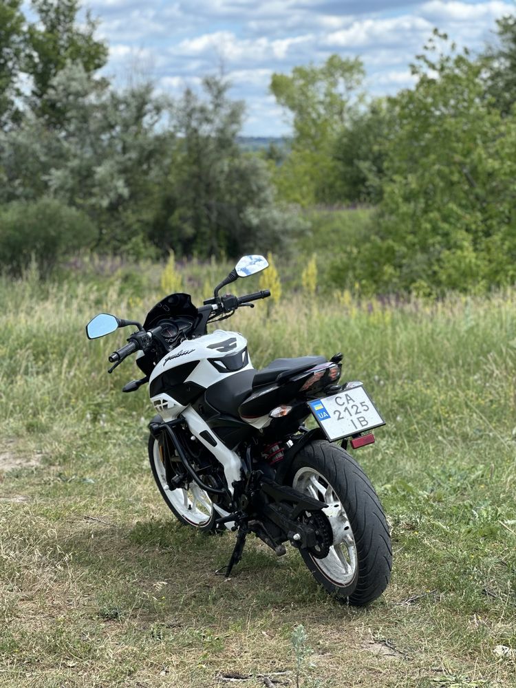 bajaj pulsar ns200