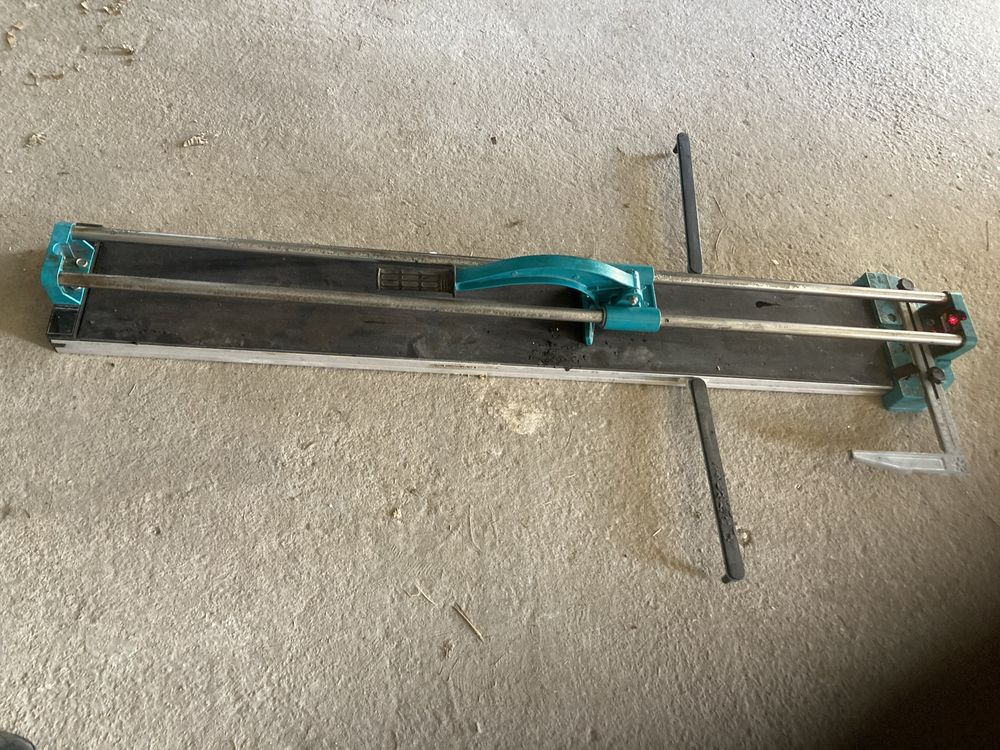 Máquina de cortar azulejos com lazer em bom estado
