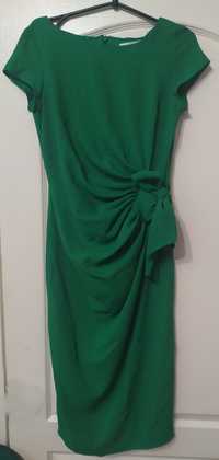 Плаття, сукню зеленого кольору