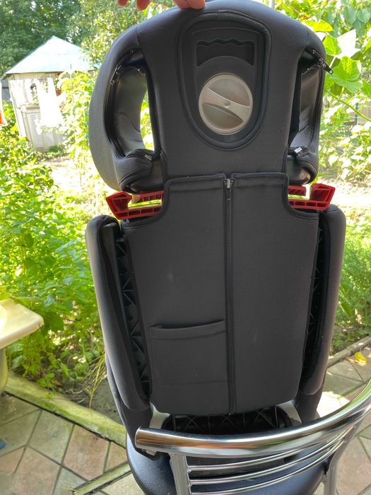 Дитяче автокрісло Chicco 15-36кг