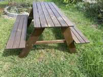 Mesa madeira de jardim com bancos para crianca