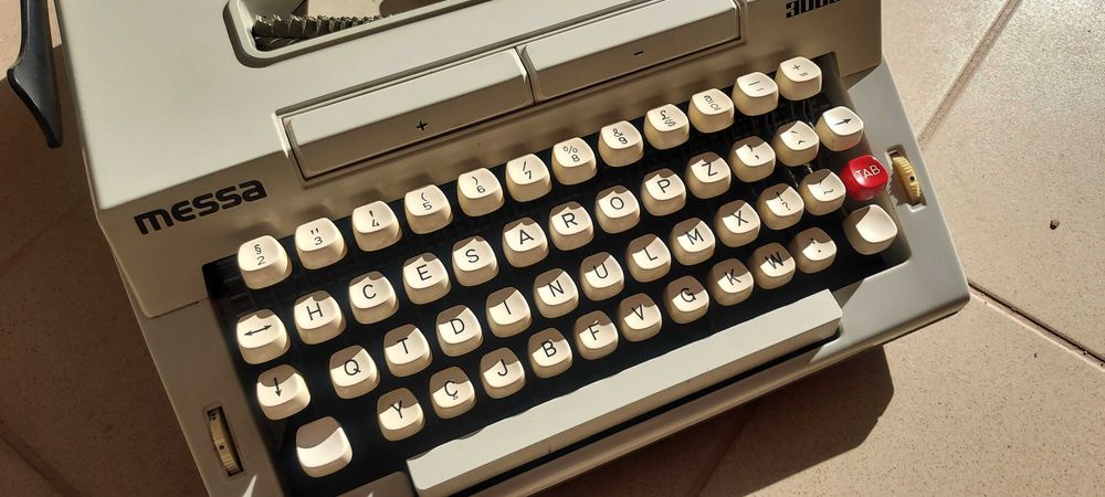 Máquina de escrever MESSA