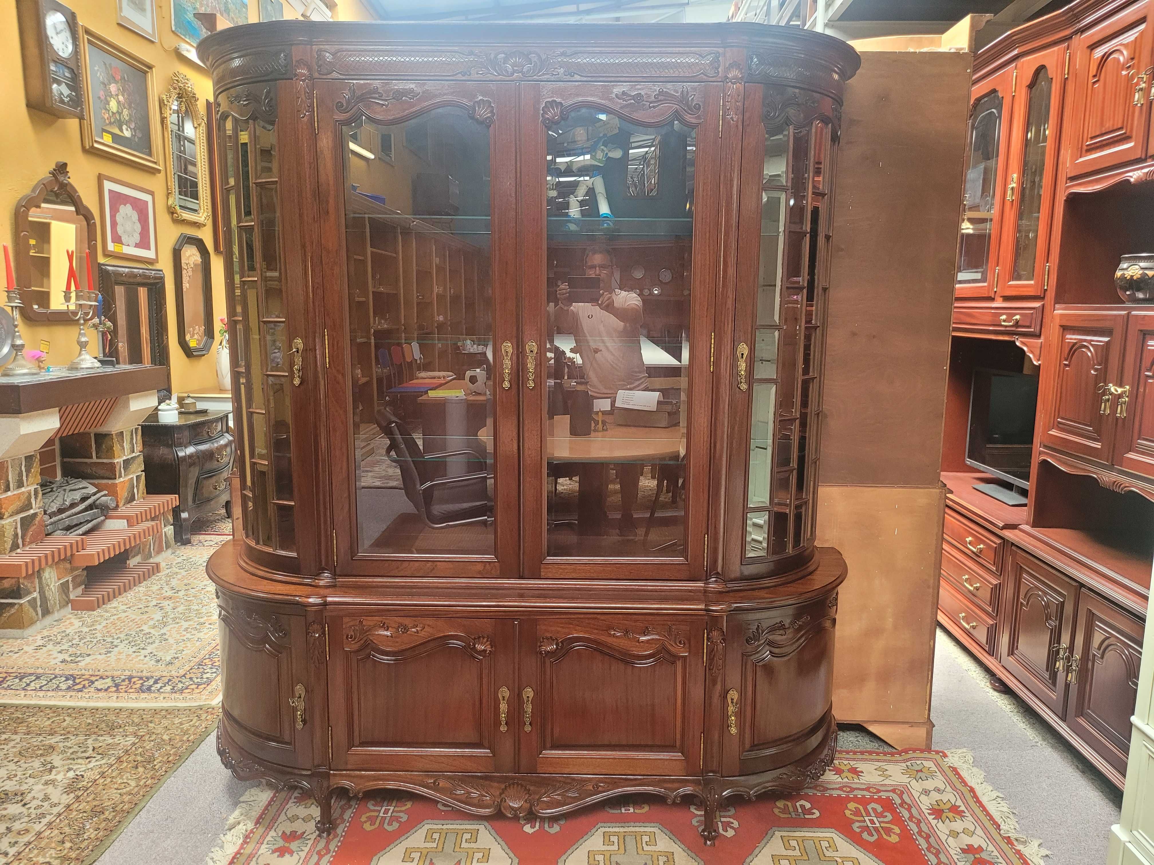 ARMÁRIO VITRINE DE 2 CORPOS - Em madeira escurec