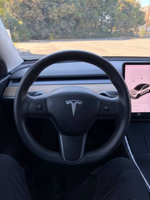 Tesla Model Y Long Range      2020