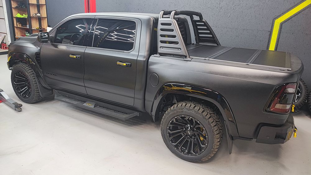 Виїздна площадка в кузов пікапа Dodge RAM 19 21 22 23 6.5 Фута Кришка