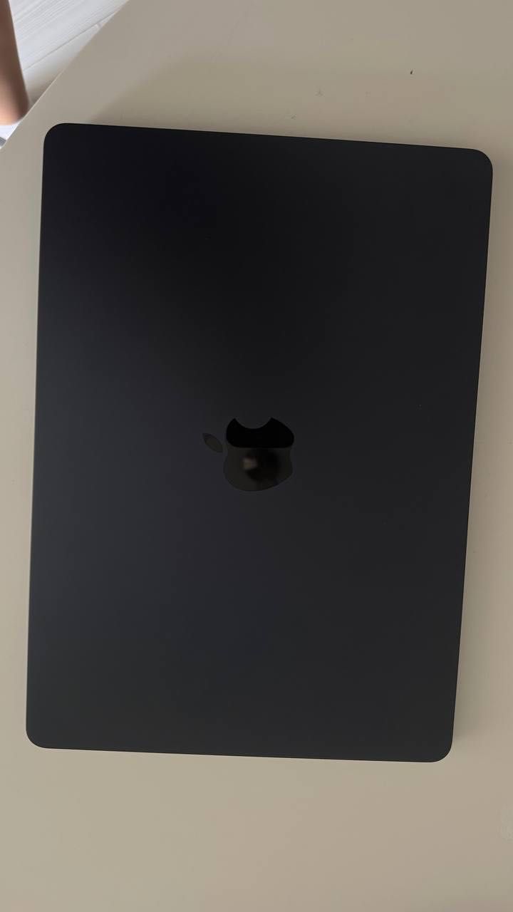 Macbook  Air m2 2022 8/256gb