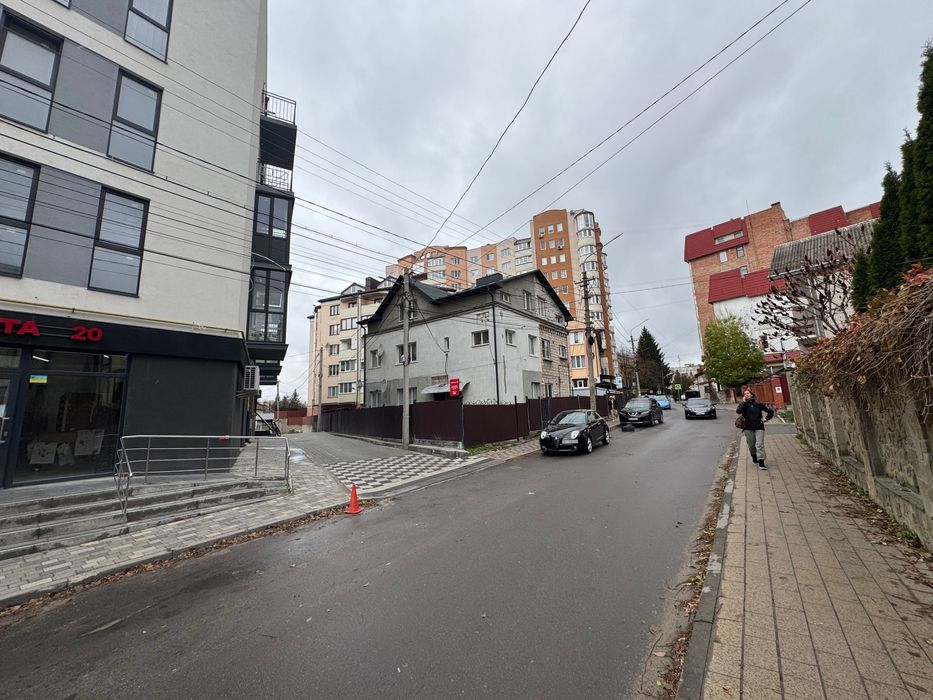 Продам комерційне приміщення в новобудові в центі міста власник