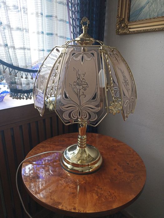 Lampa dotykowa .