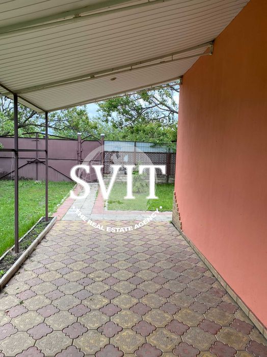 Продам заміський будинок з великим фермерським господарством