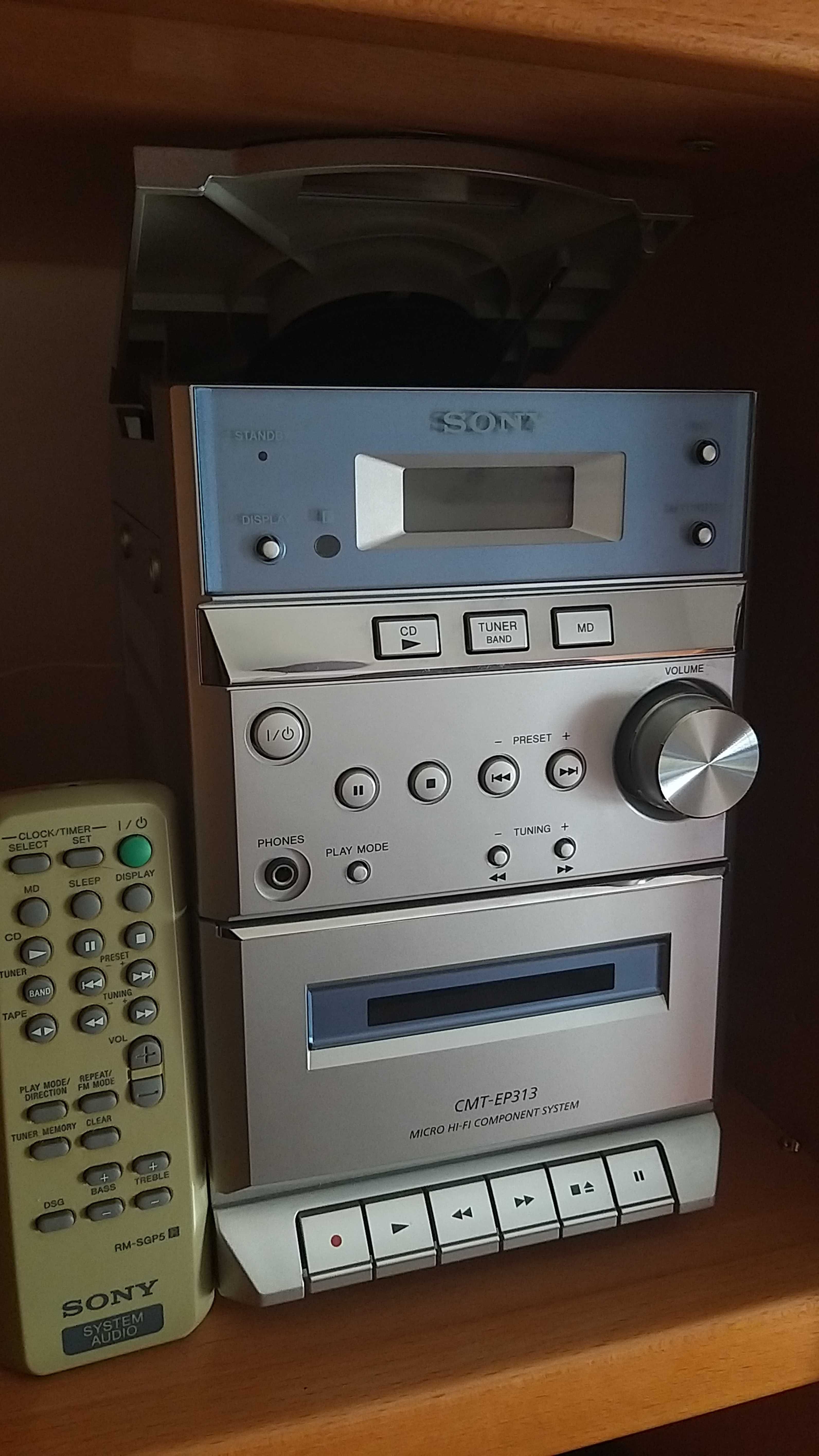 Rádio e Leitor de Discos Sony, c/ Colunas