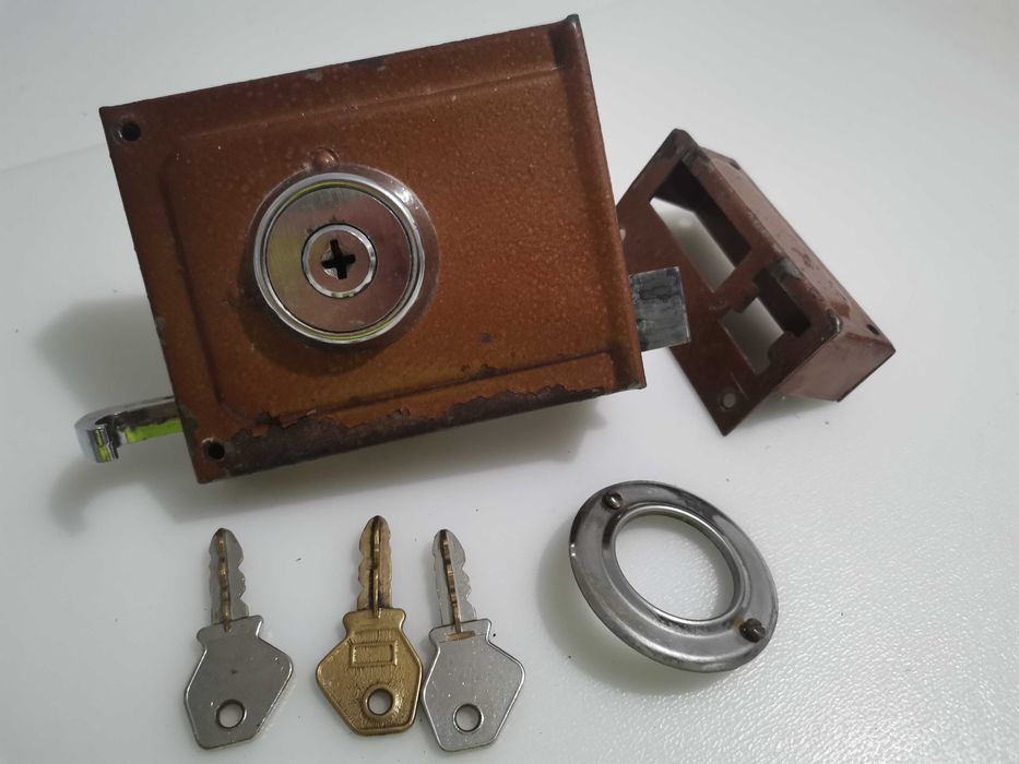 Fechadura para porta esquerda