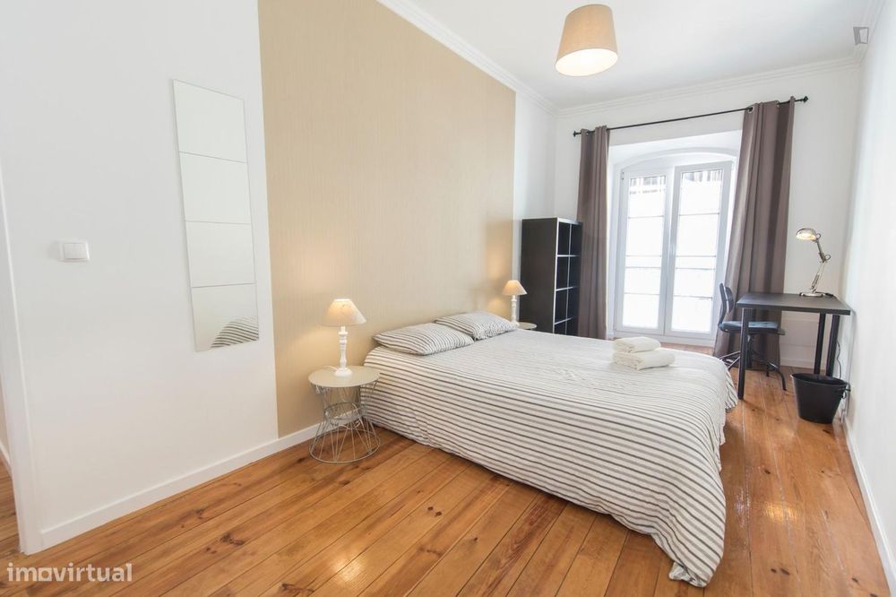 768874 - Quarto com cama de casal, com varanda...