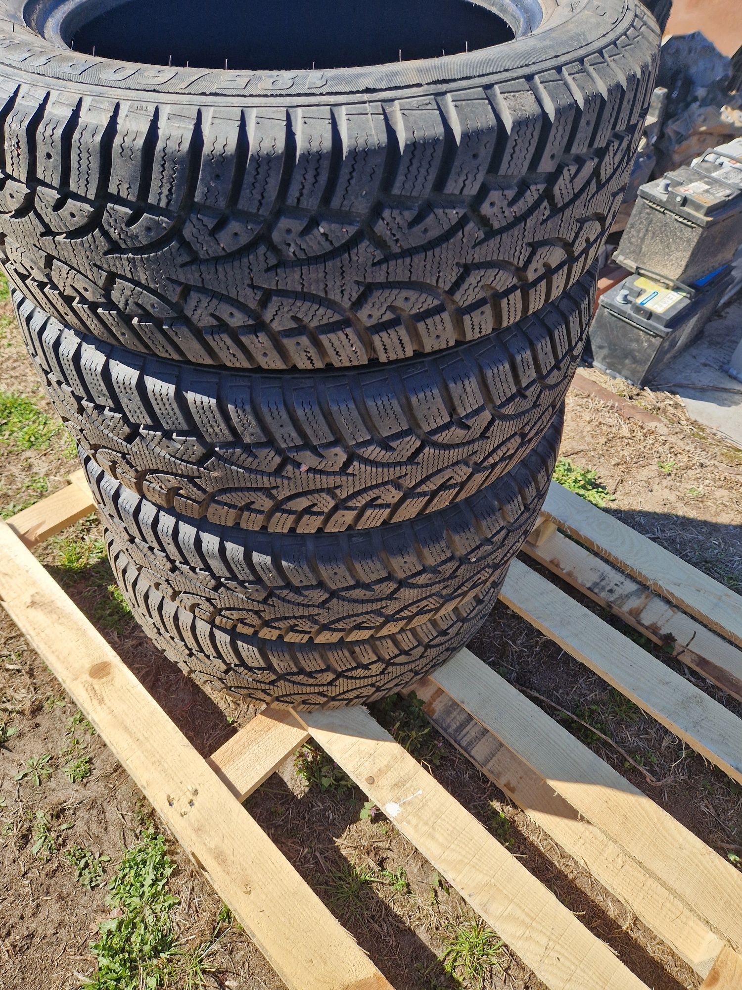 Opony zimowe 185/60 15