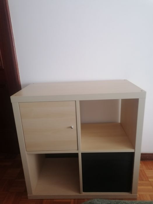 Móvel estante  de 4 divisórias