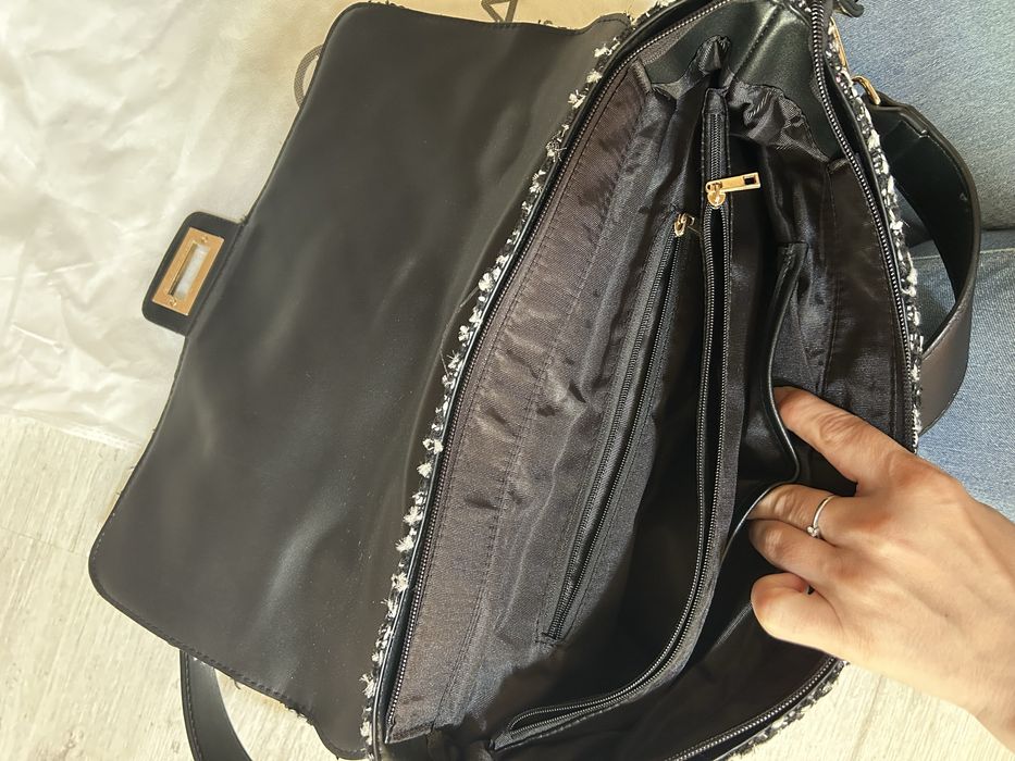 Сумка Chantal Firenze , у стилі Shanel з золотими додатками.