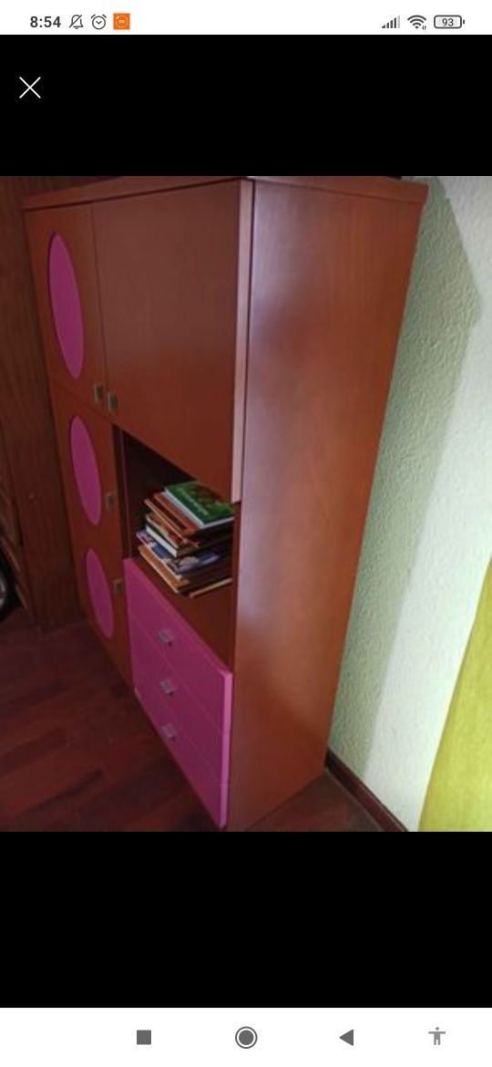 Móvel de quarto em mogno castanho e rosa