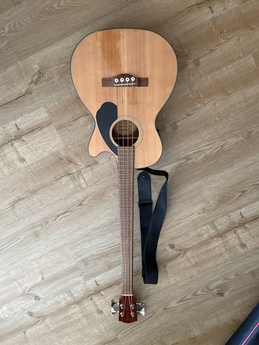 baixo semi acustico fender